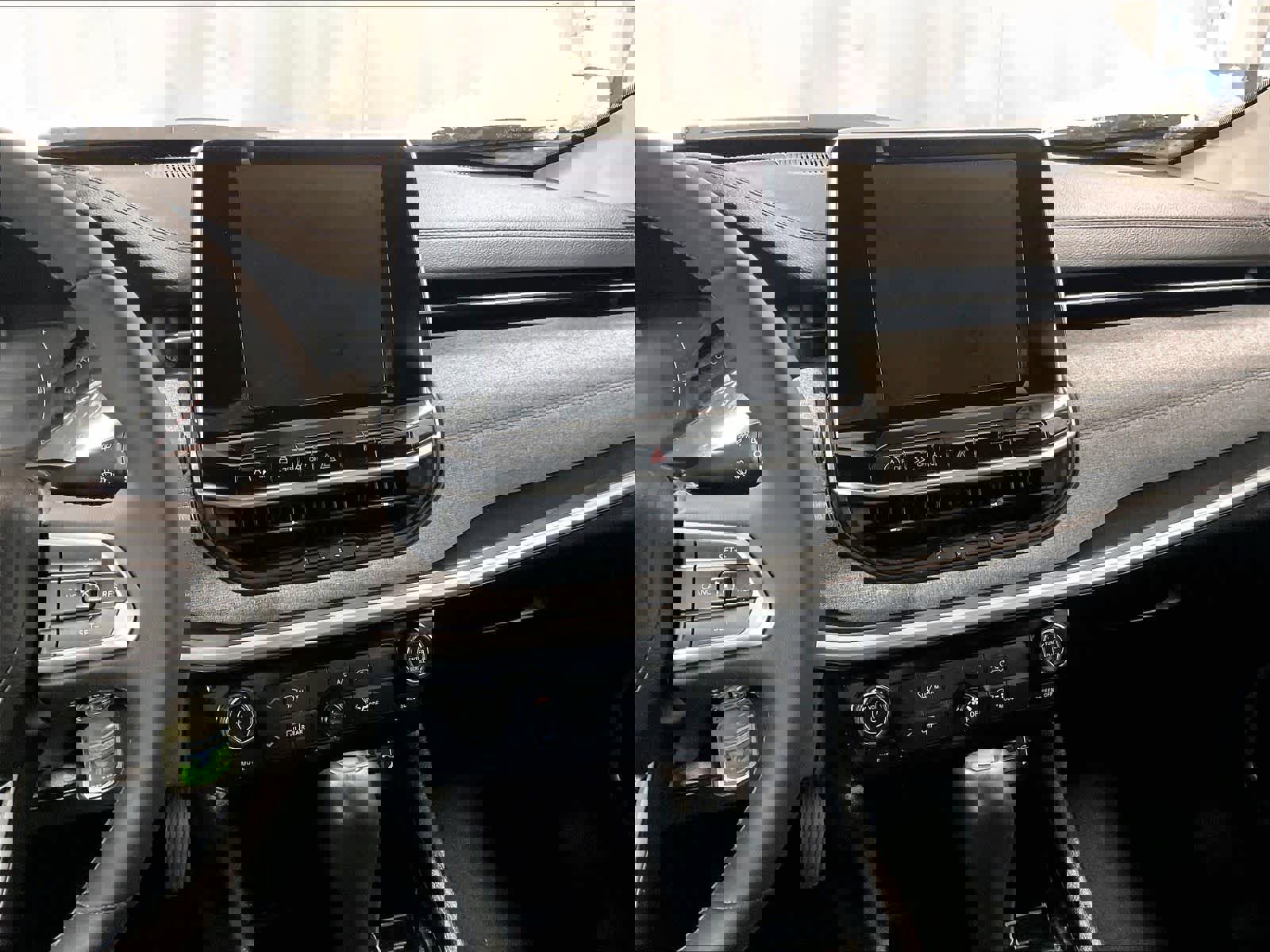 Used 2022 Jeep Compass Latitude w/ Mopar Graphics Package image 18