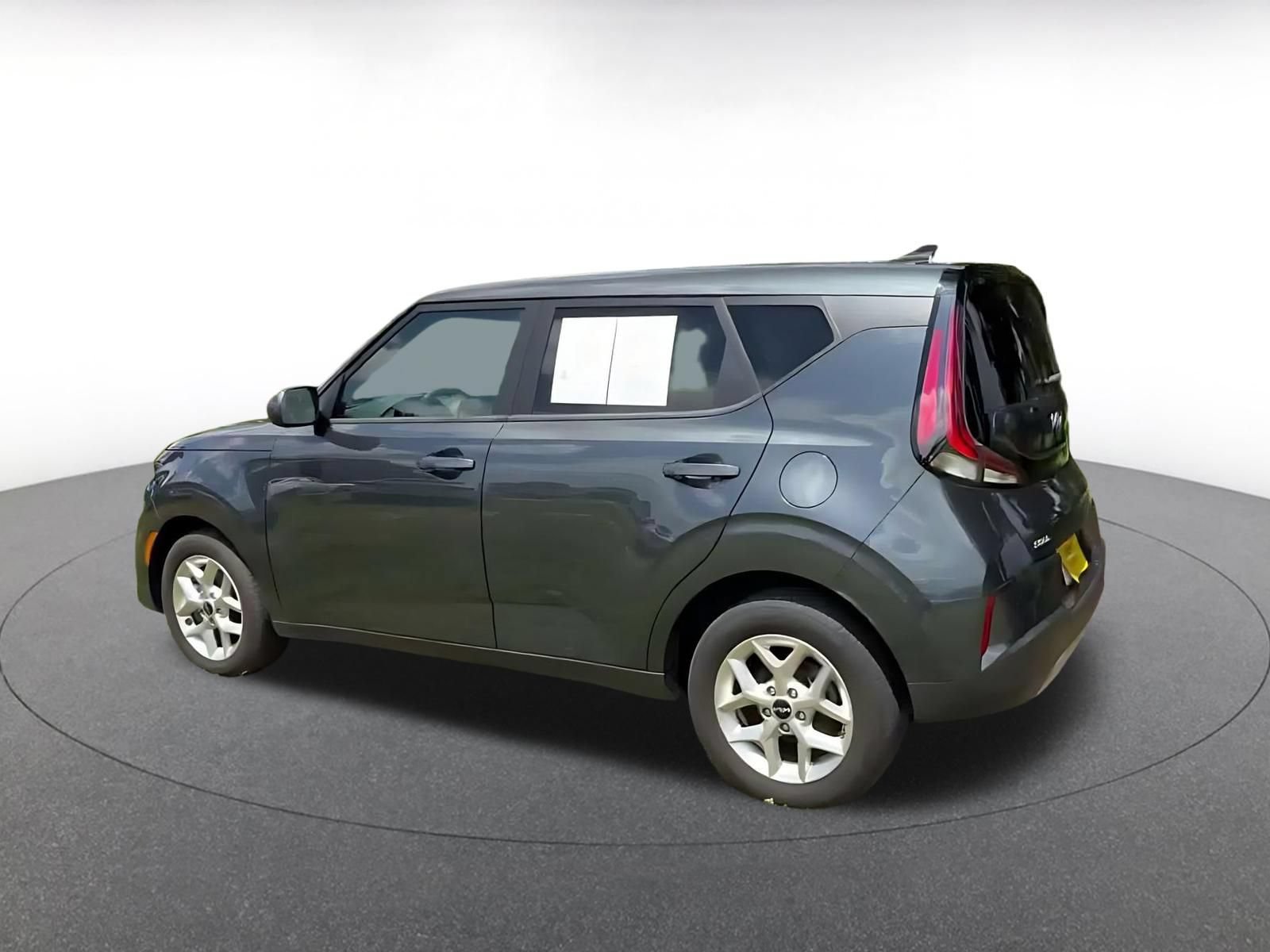 Used 2025 Kia Soul LX w/ LX Technology Package FWD image 9
