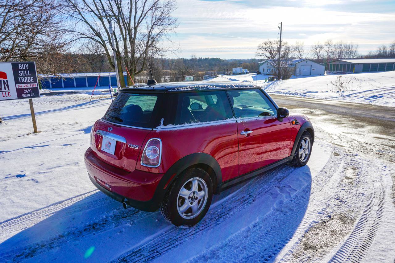 Used 2011 MINI Cooper Hardtop image 3