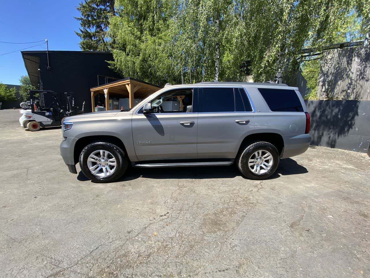 Used 2017 Chevrolet Tahoe LT w/ Luxury Package AWD/4WD image 3