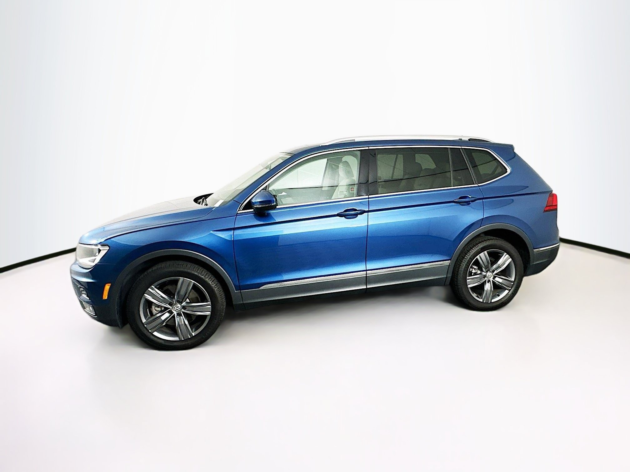 Used 2020 Volkswagen Tiguan SEL FWD image 4