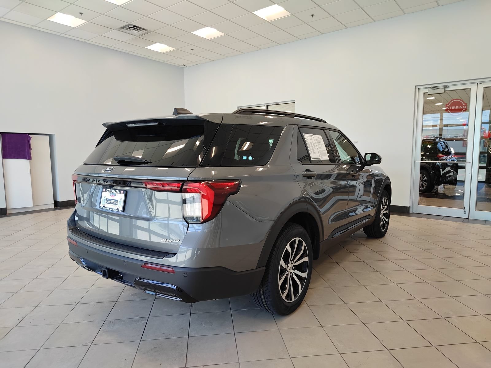 Used 2025 Ford Explorer ST-Line AWD/4WD image 3