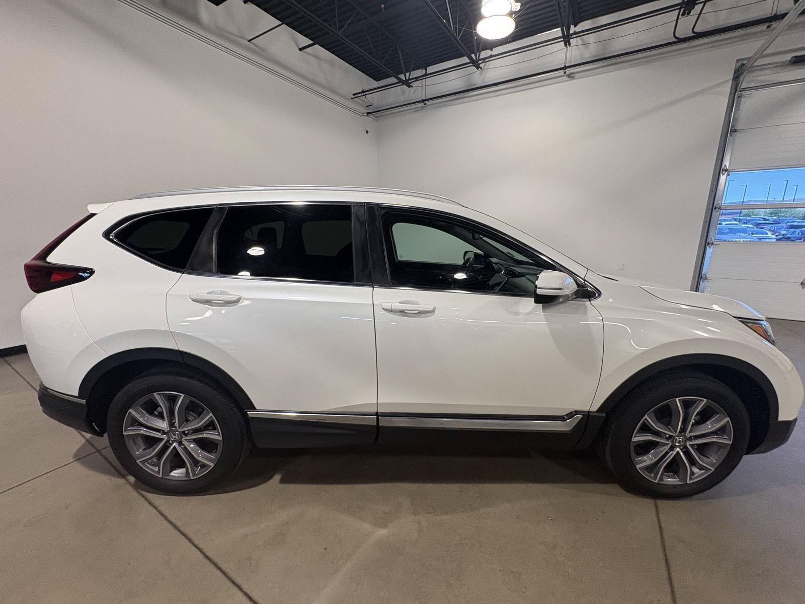 Used 2022 Honda CR-V Touring image 2