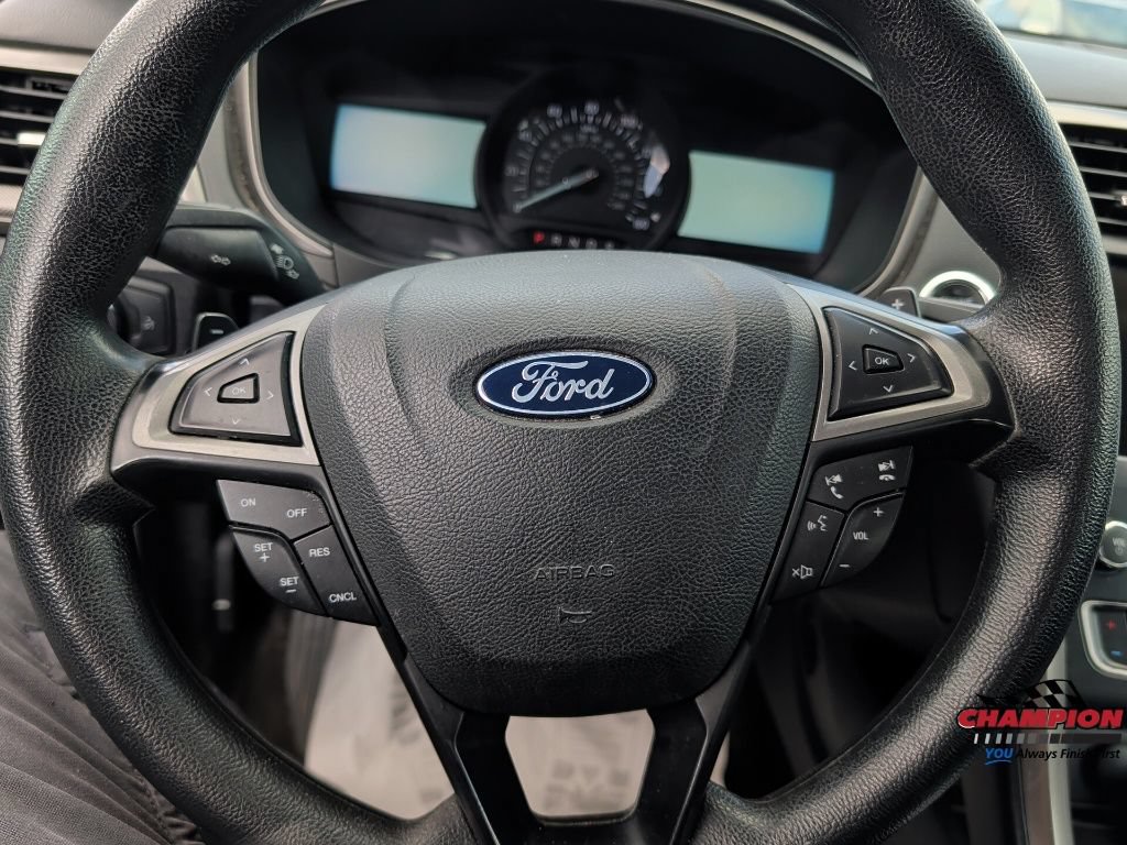 Used 2018 Ford Fusion SE w/ Fusion SE Technology Package FWD image 14