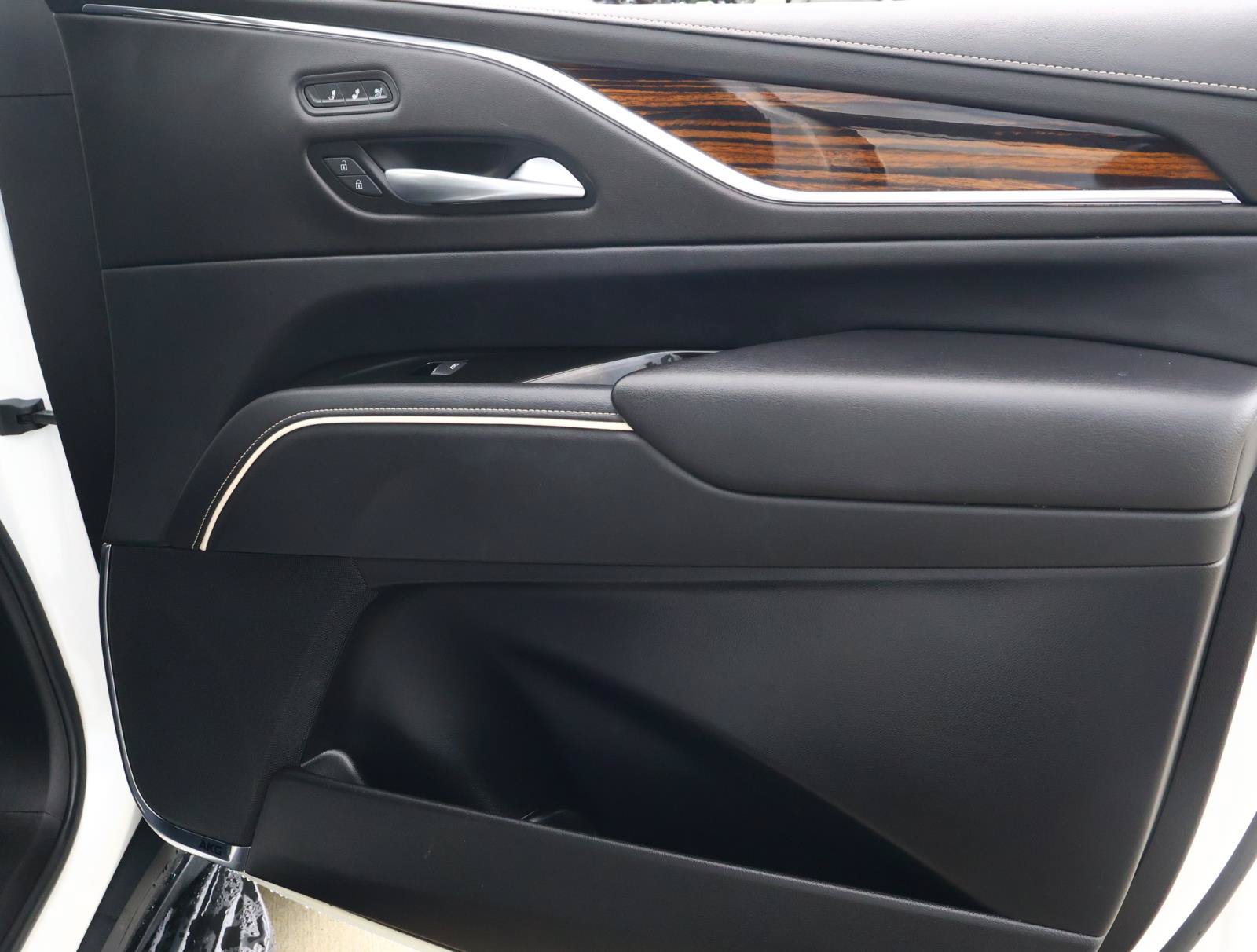Used 2023 Cadillac Escalade Premium Luxury RWD image 18