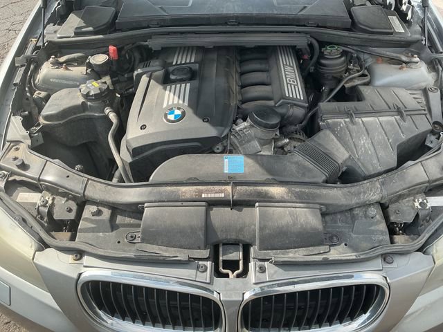 Used 2010 BMW 328i xDrive Sedan AWD/4WD image 17