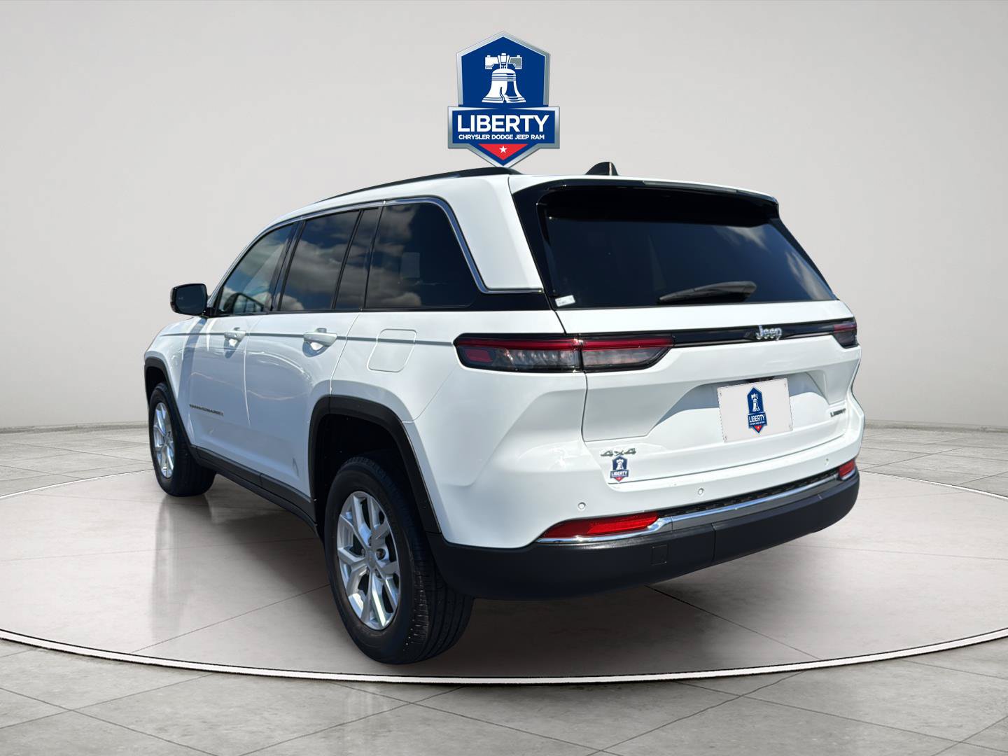 Certified 2023 Jeep Grand Cherokee Limited AWD/4WD image 8