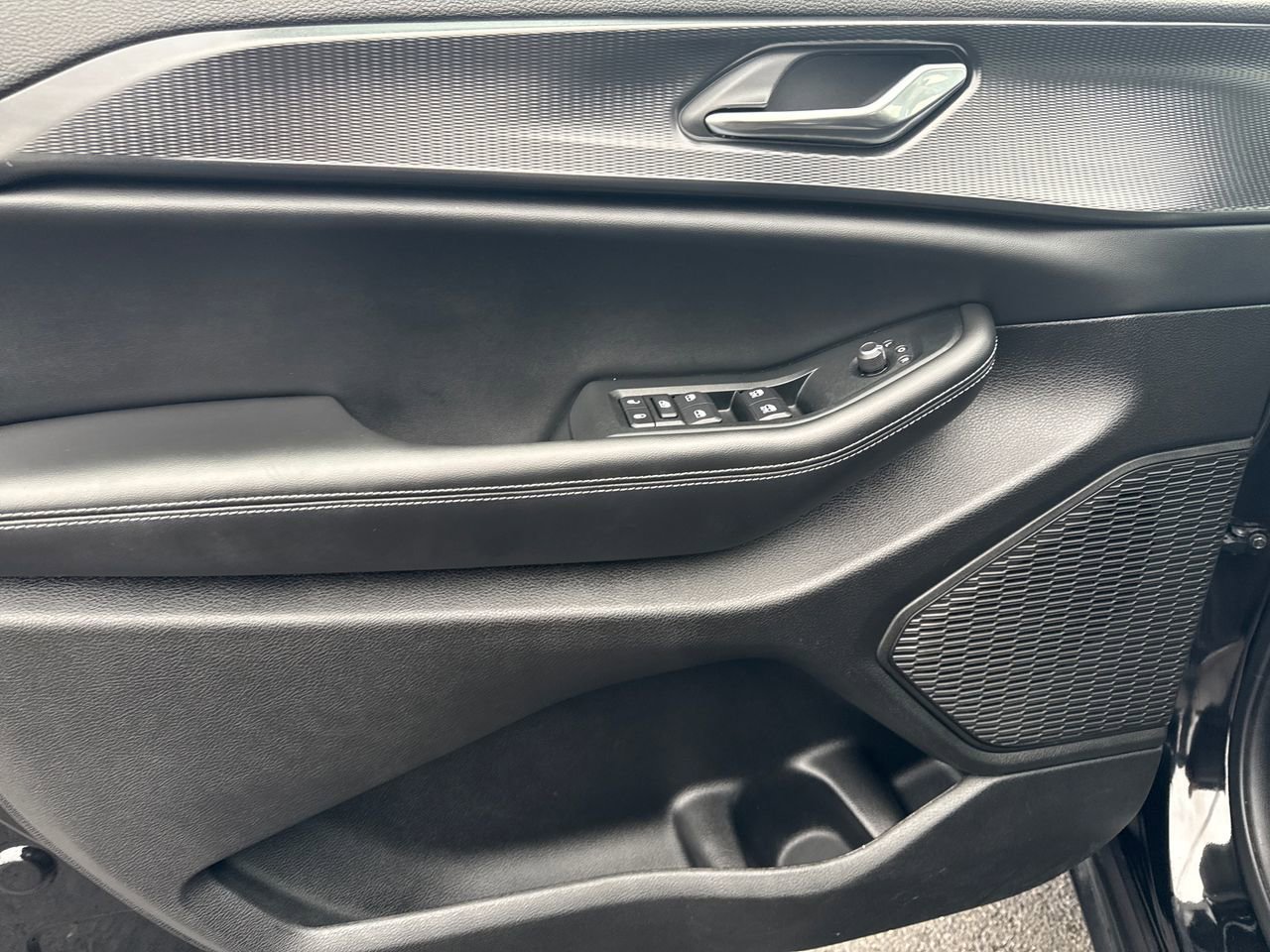 Used 2024 Jeep Grand Cherokee Altitude image 17