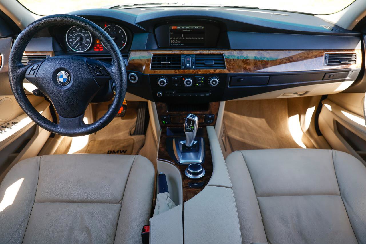 Used 2008 BMW 528xi Sedan w/ Premium Pkg AWD/4WD image 2