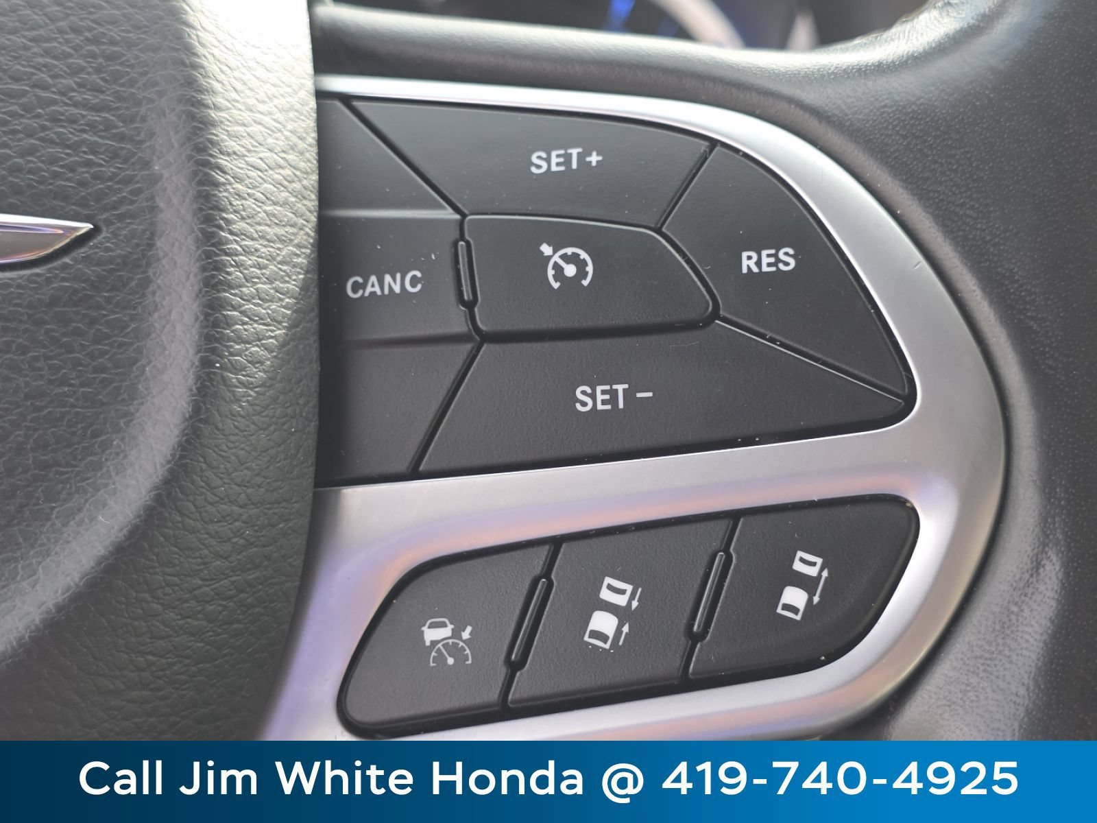 Used 2021 Chrysler Pacifica Touring-L FWD image 27
