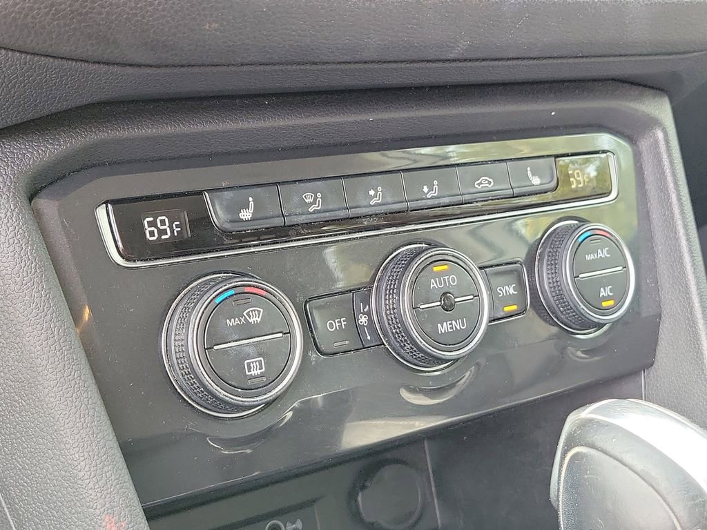 Used 2020 Volkswagen Tiguan SE image 31