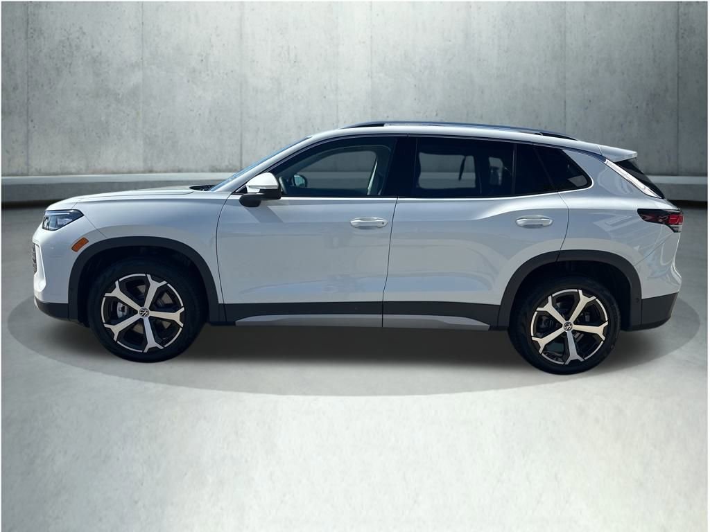 New 2025 Volkswagen Tiguan SE image 2