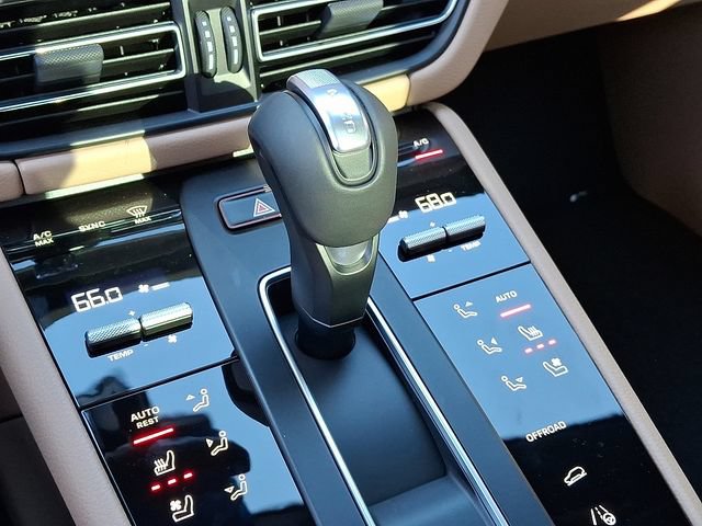 Certified 2026 Porsche Macan AWD/4WD image 17
