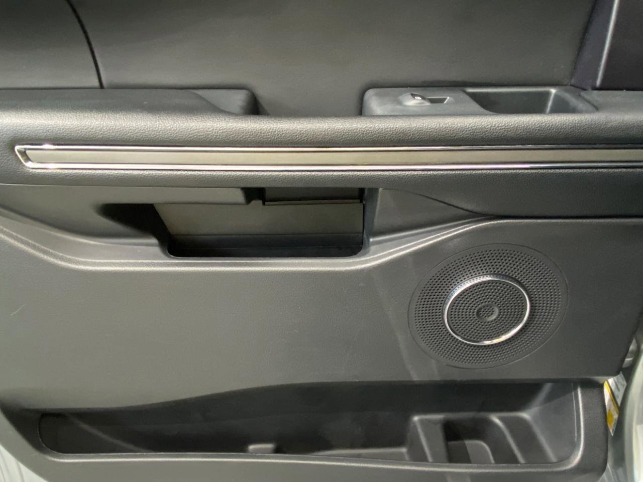 Used 2023 Ford Expedition Max XLT image 13