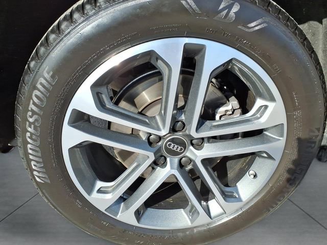 Used 2025 Audi Q5 Premium w/ Convenience Package image 7