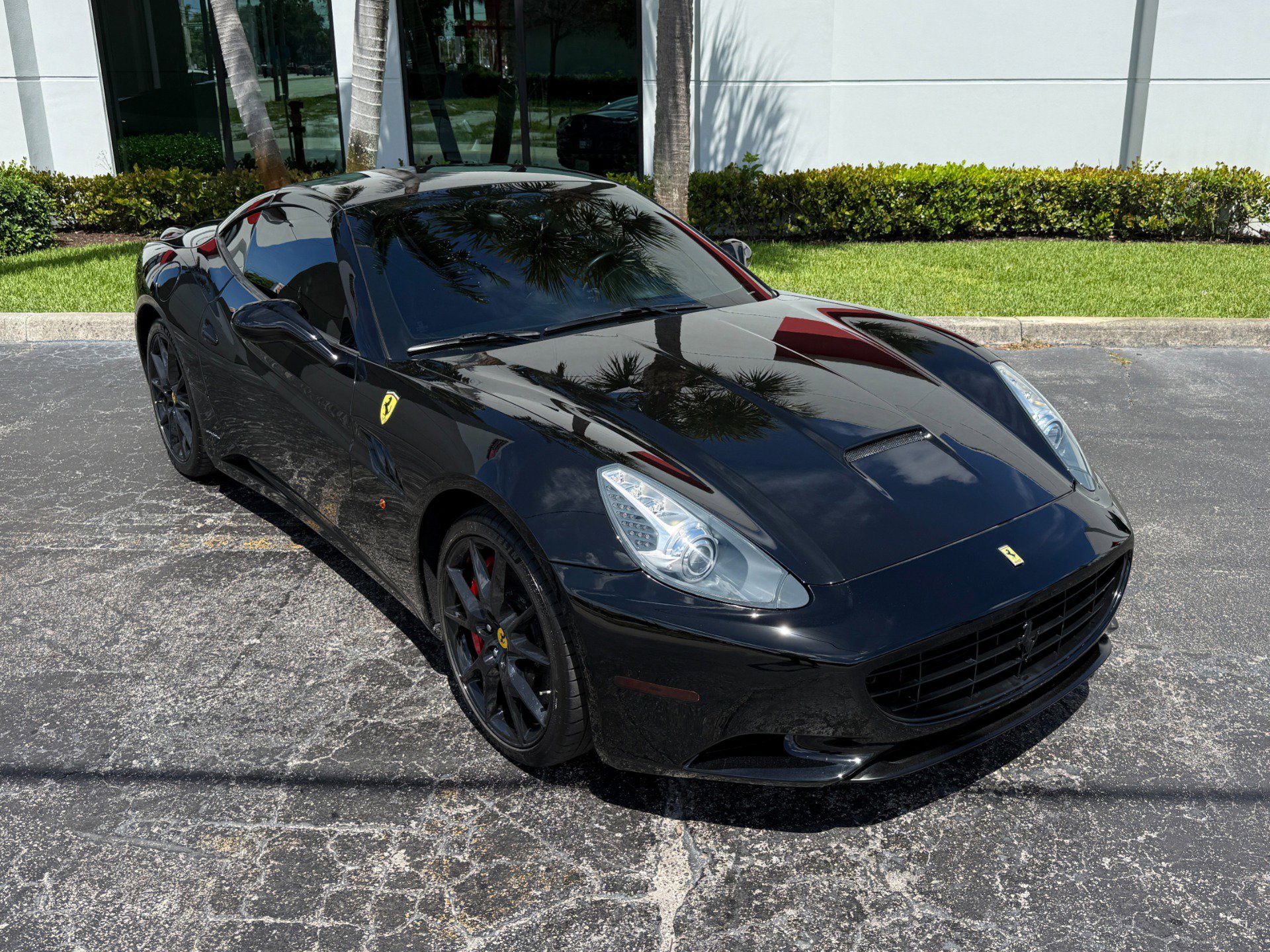Used 2010 Ferrari California RWD image 21