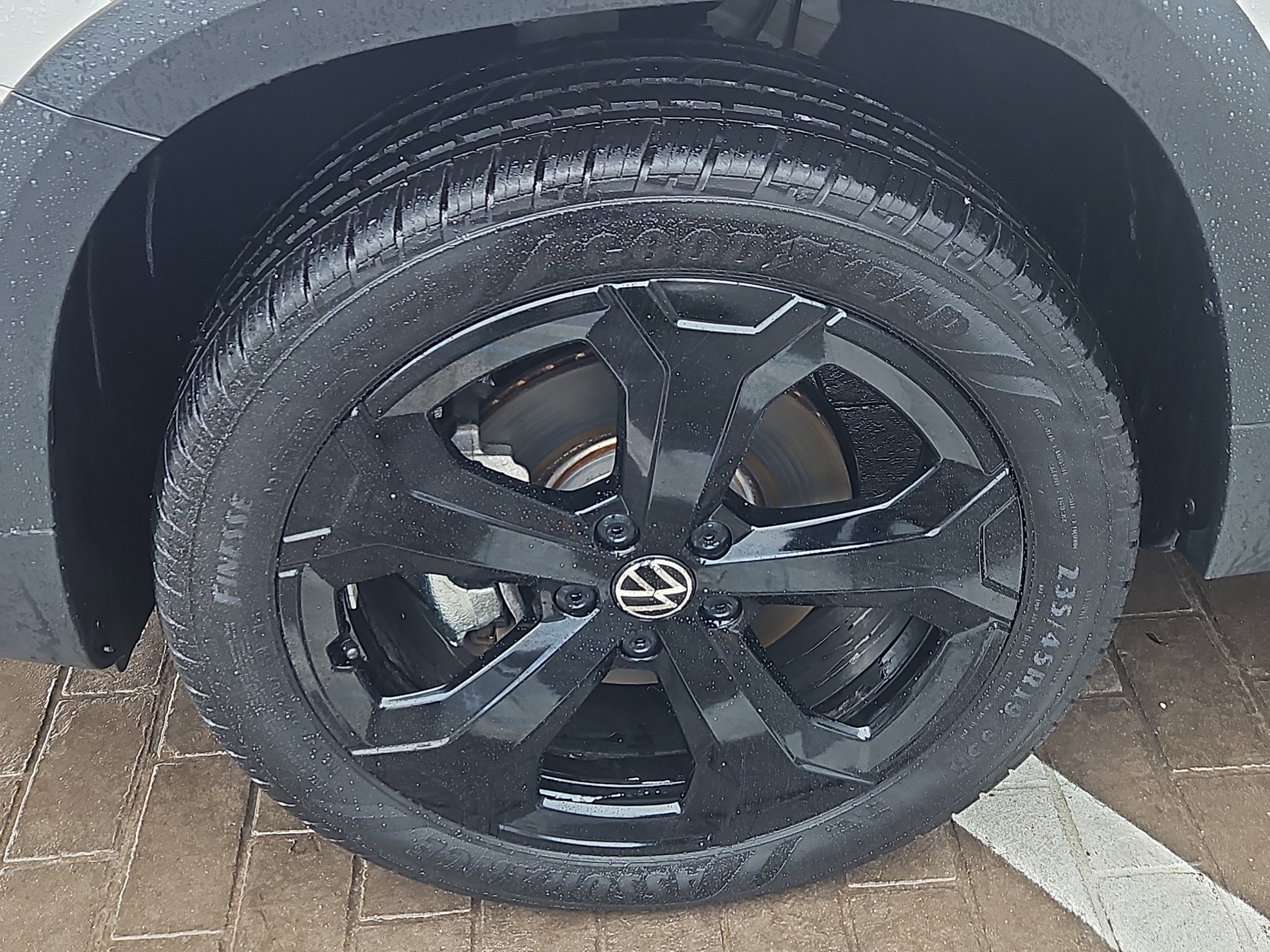 Used 2025 Volkswagen Taos SEL image 4