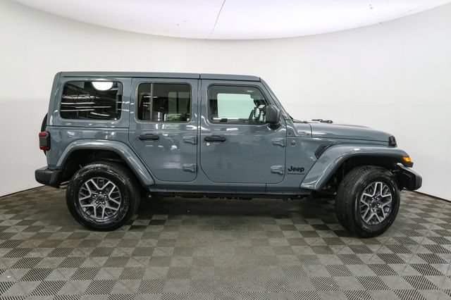 Used 2026 Jeep Wrangler Unlimited Sahara AWD/4WD image 14