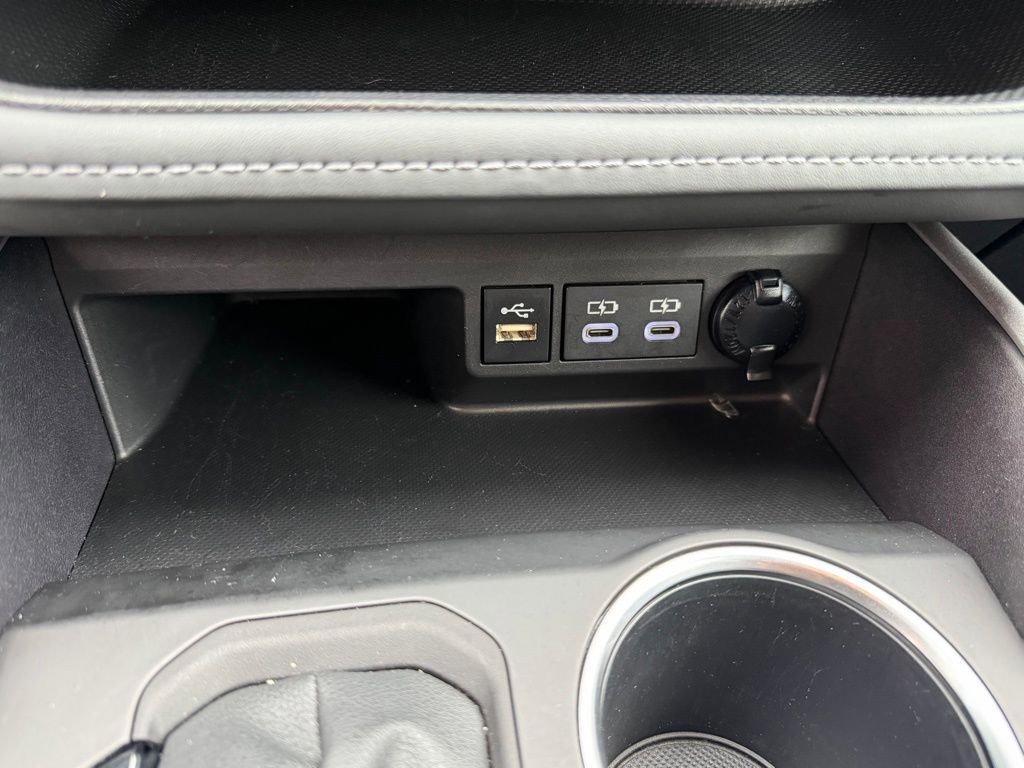 Used 2024 Toyota Highlander LE image 25