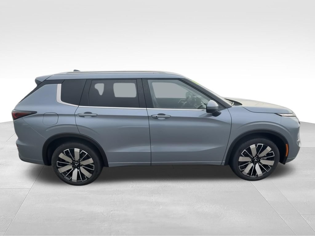 New 2026 Mitsubishi Outlander SEL FWD image 9