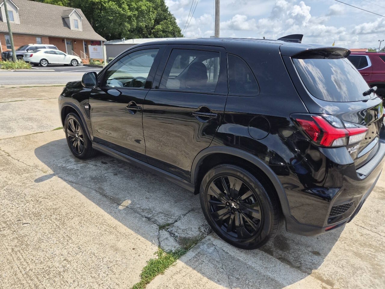Used 2025 Mitsubishi Outlander Sport LE AWD/4WD image 4