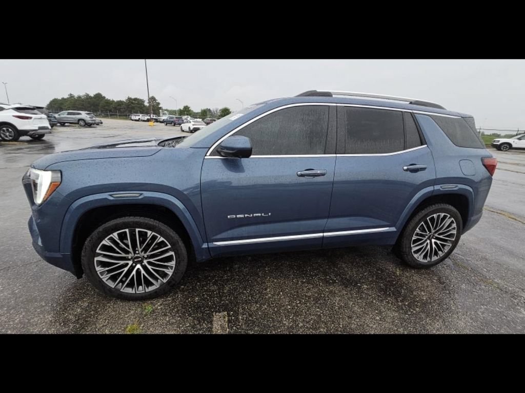 Used 2026 GMC Terrain Denali AWD/4WD image 3