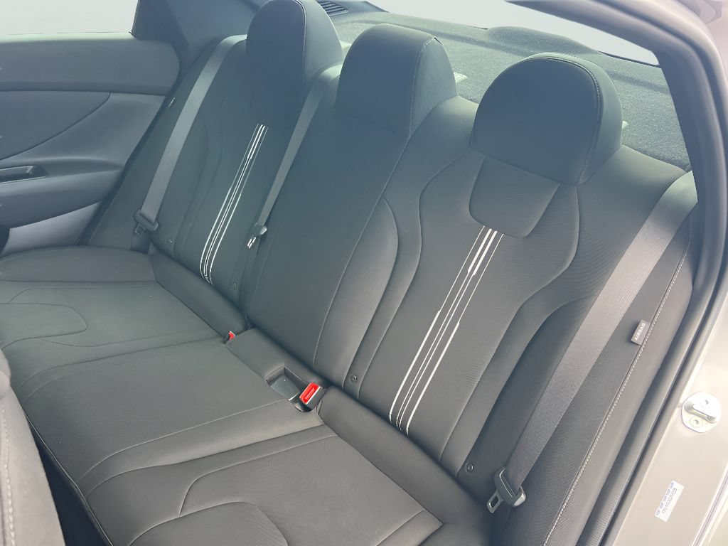 Used 2025 Hyundai Elantra Sport FWD image 31