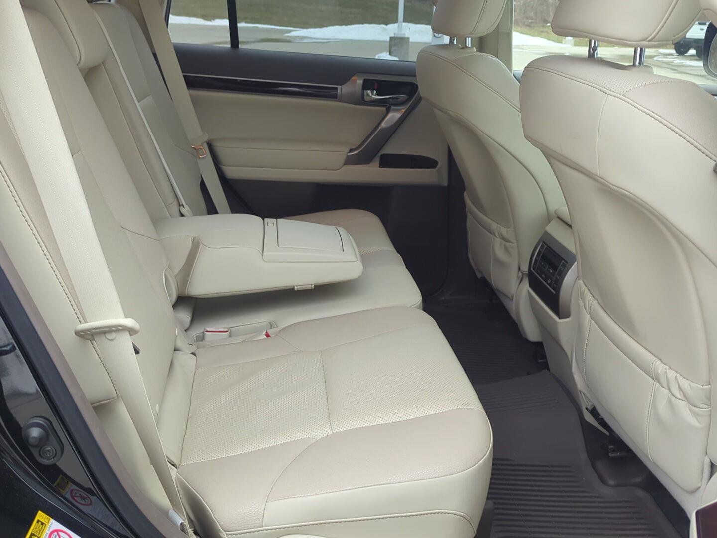 Used 2019 Lexus GX 460 Premium w/ Premium Package image 28