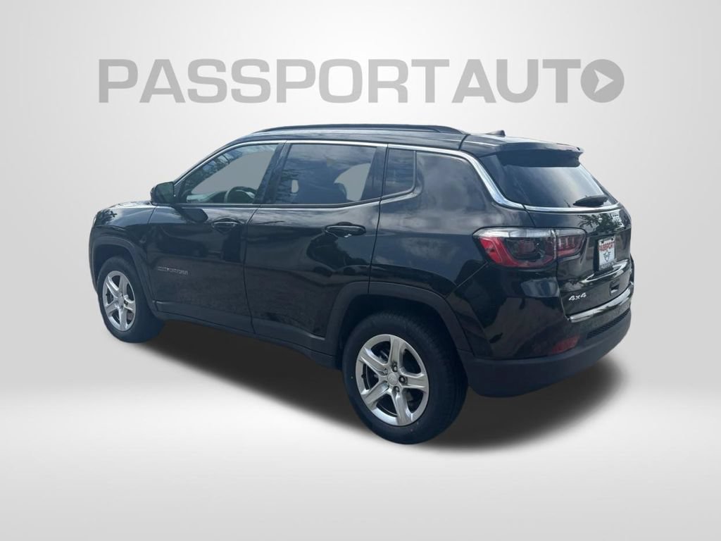 Used 2024 Jeep Compass Latitude AWD/4WD image 8