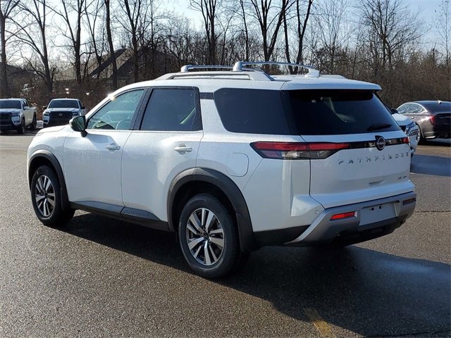 New 2025 Nissan Pathfinder SL image 3