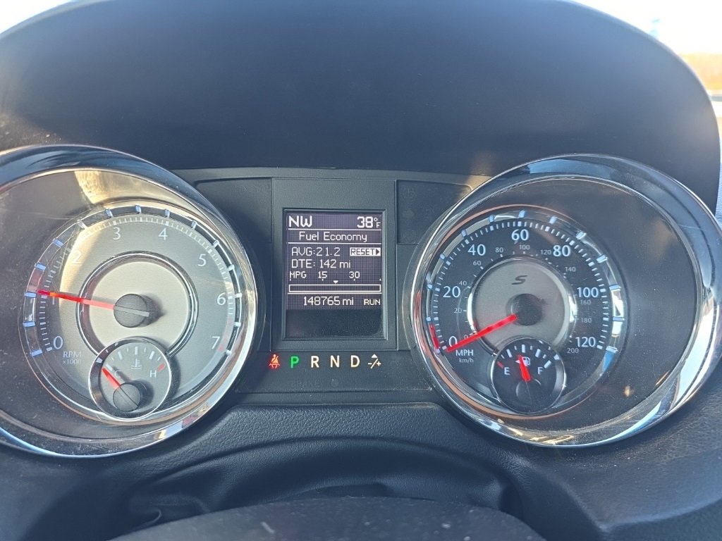 Used 2015 Chrysler Town & Country S image 11