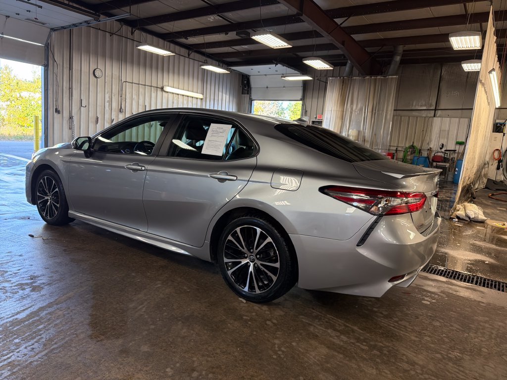Used 2019 Toyota Camry SE FWD image 3