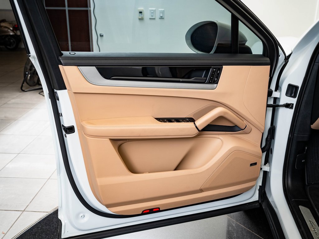 Certified 2024 Porsche Cayenne Coupe image 26