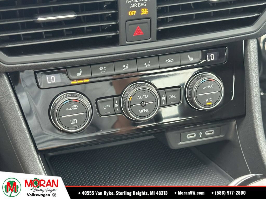 Used 2023 Volkswagen Jetta SE w/ Panoramic Sunroof Package FWD image 27