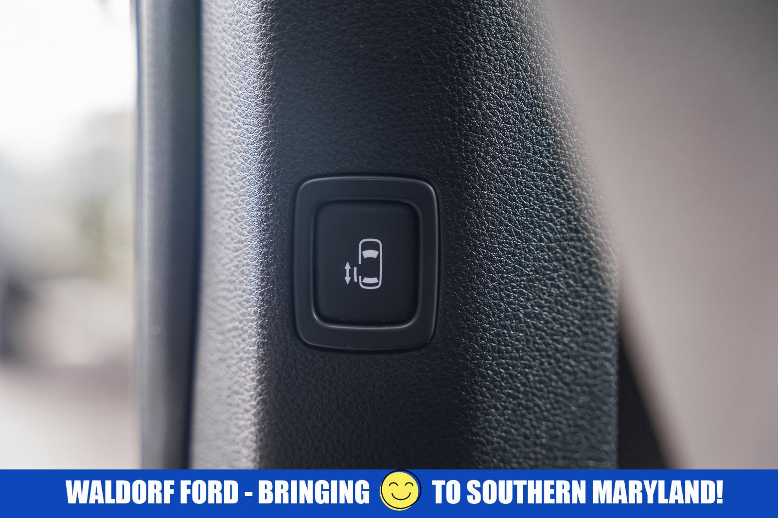 Used 2023 Kia Carnival LX image 32