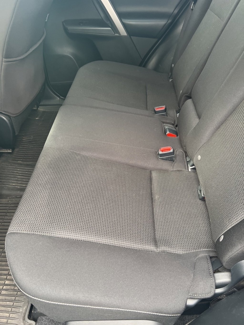 Used 2018 Toyota RAV4 XLE image 28