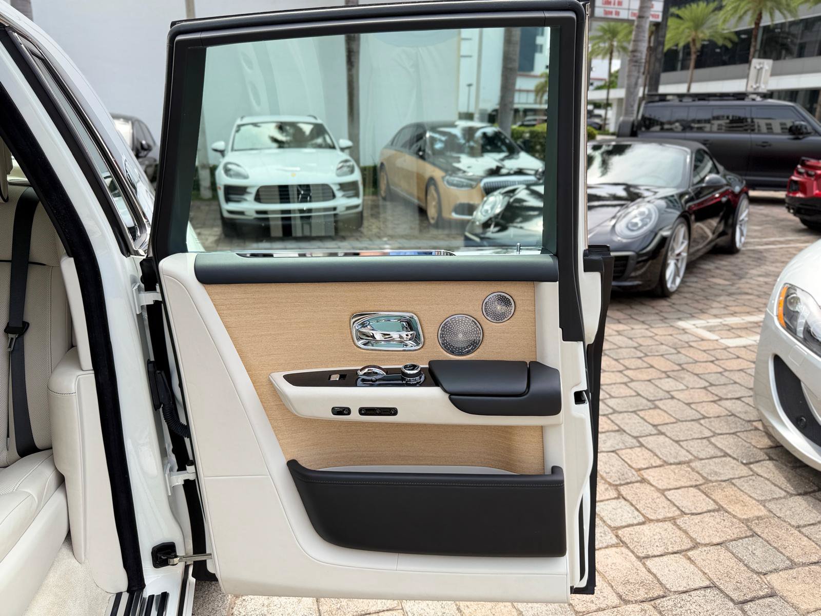 Used 2019 Rolls-Royce Phantom Sedan RWD image 52