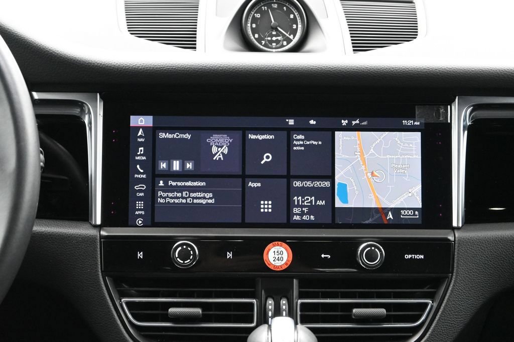 Certified 2023 Porsche Macan AWD/4WD image 21