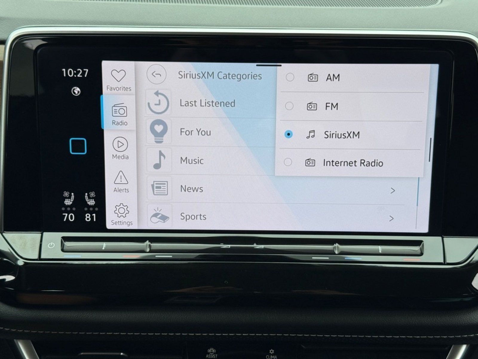 Used 2025 Volkswagen Atlas SE AWD/4WD image 15