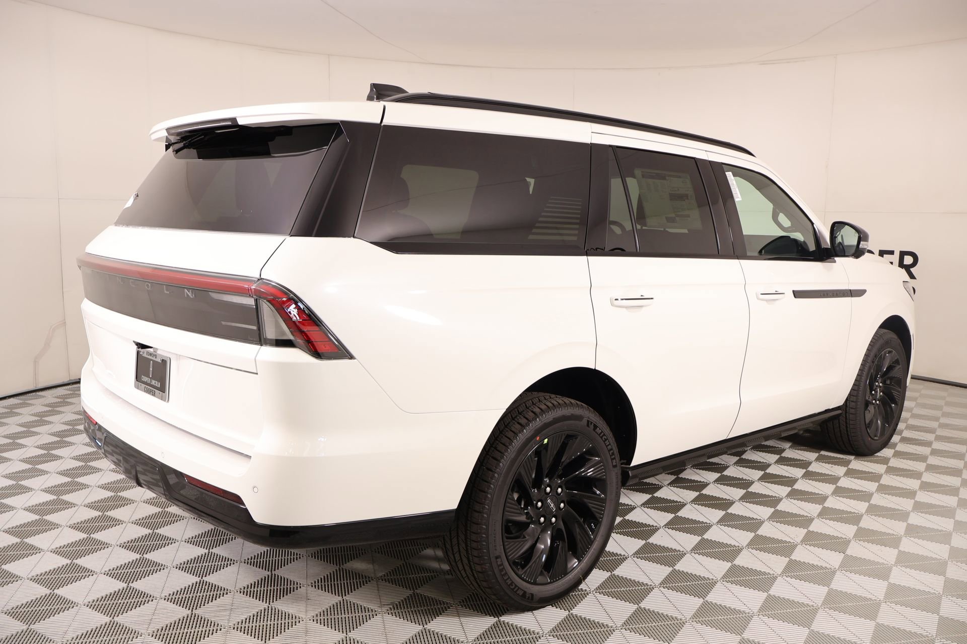 New 2026 Lincoln Navigator Reserve AWD/4WD image 22