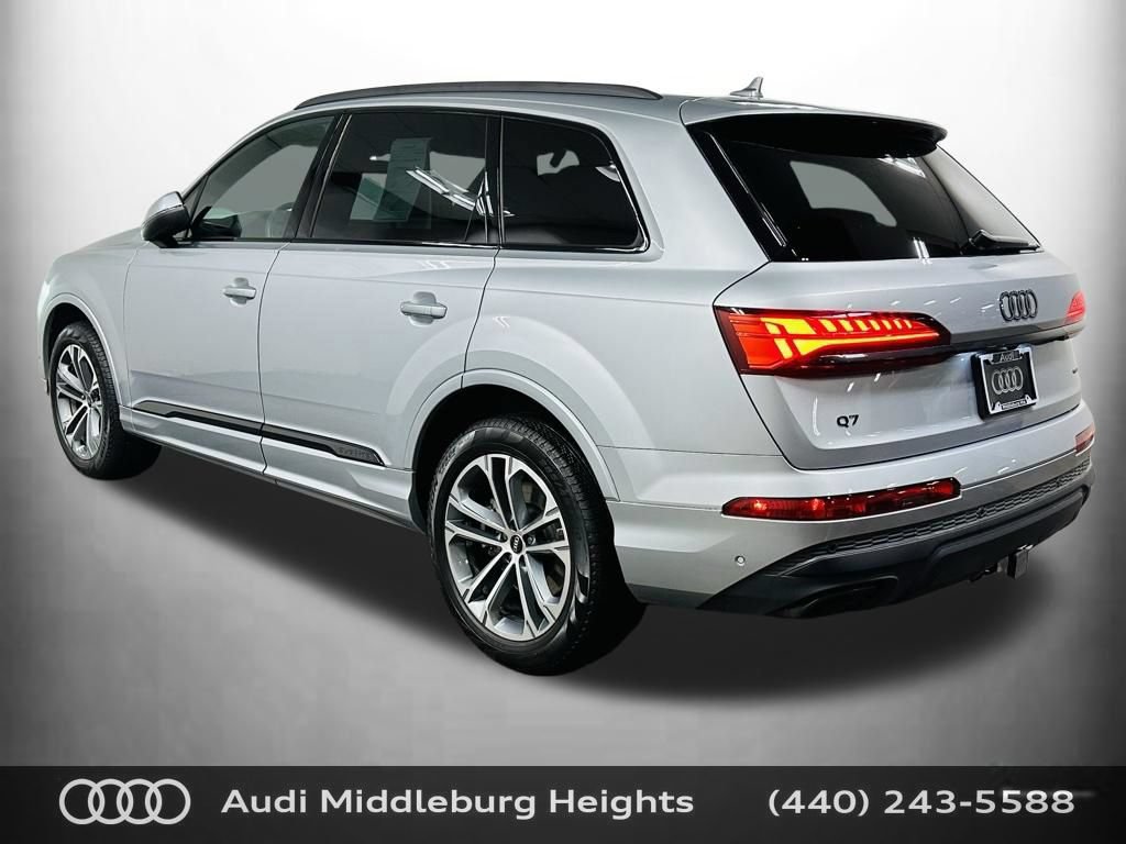Certified 2025 Audi Q7 2.0T Premium w/ Convenience Plus Package AWD/4WD image 4