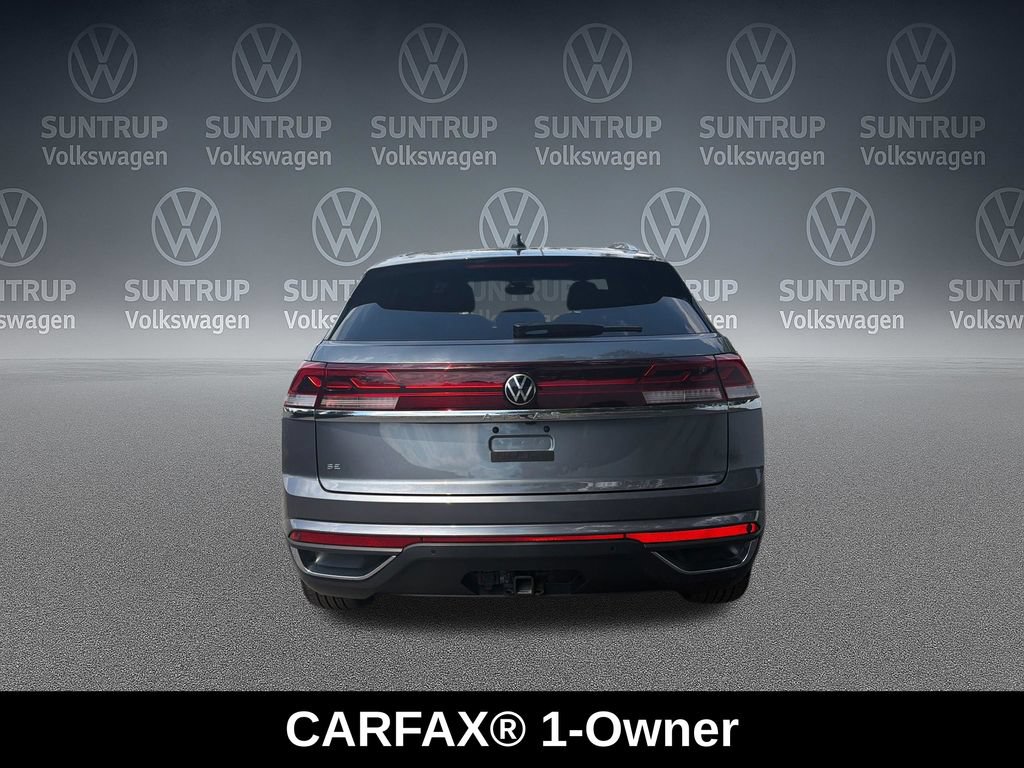 Used 2025 Volkswagen Atlas Cross Sport SE w/ Panoramic Sunroof Package FWD image 4