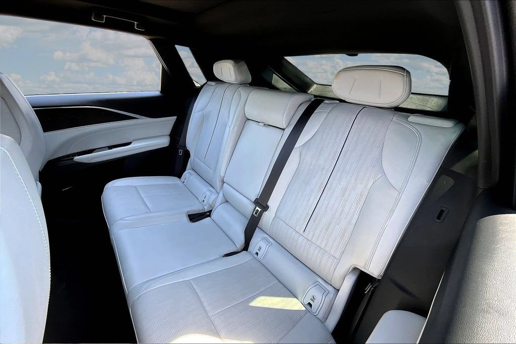 Used 2024 Cadillac Lyriq Luxury RWD image 22