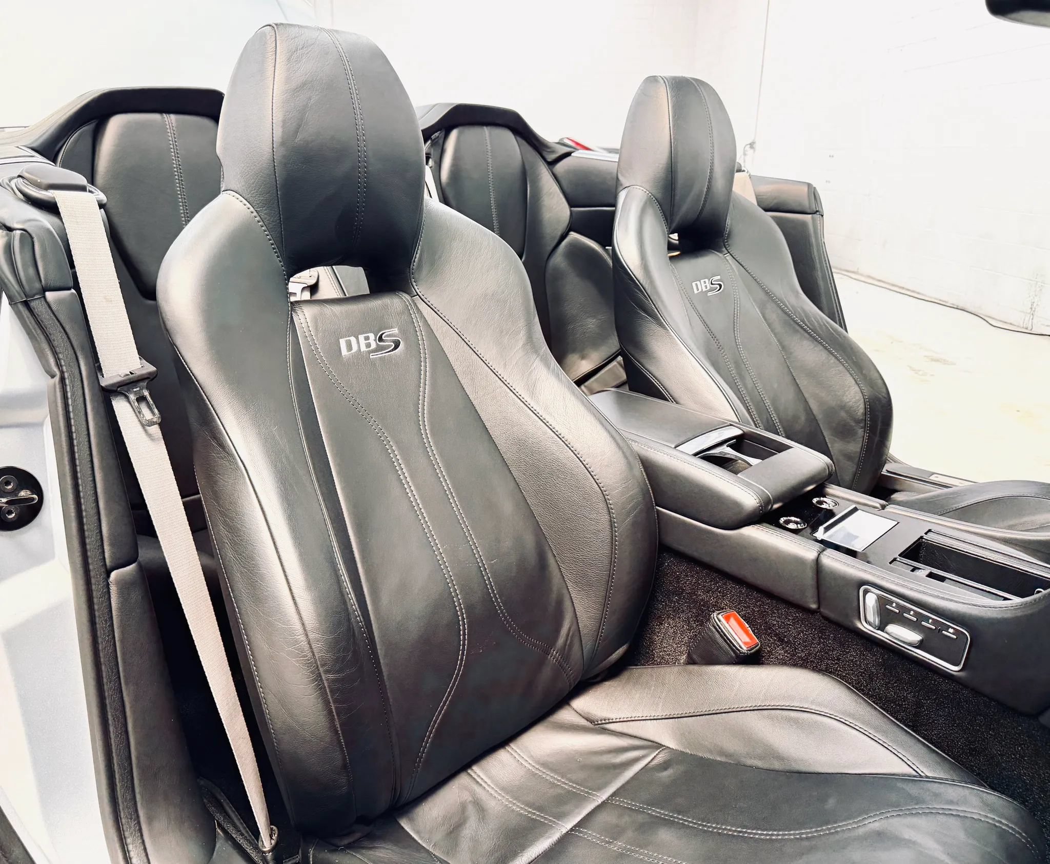Used 2012 Aston Martin DBS Volante RWD image 23