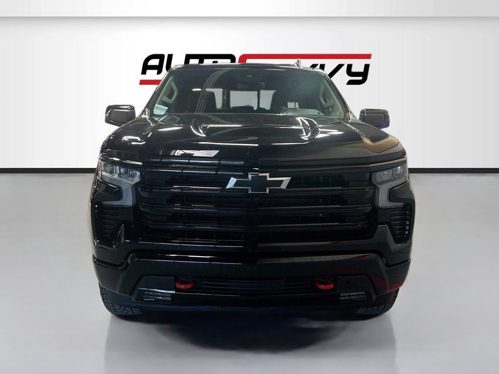 Used 2024 Chevrolet Silverado 1500 RST w/ Redline Edition AWD/4WD image 2