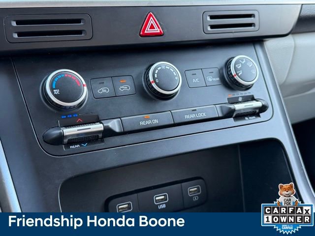 Used 2022 Kia Carnival LX image 27