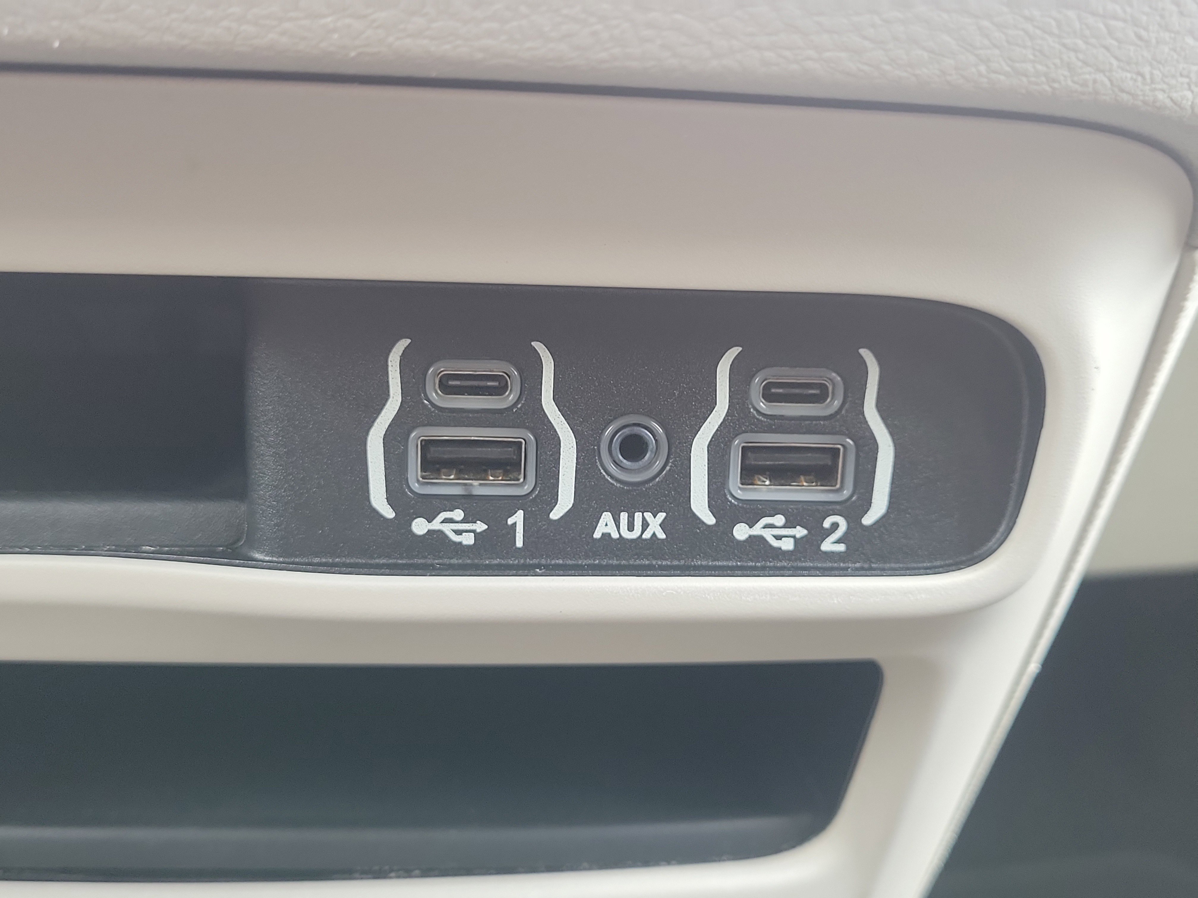 Used 2023 Chrysler Voyager LX FWD image 27