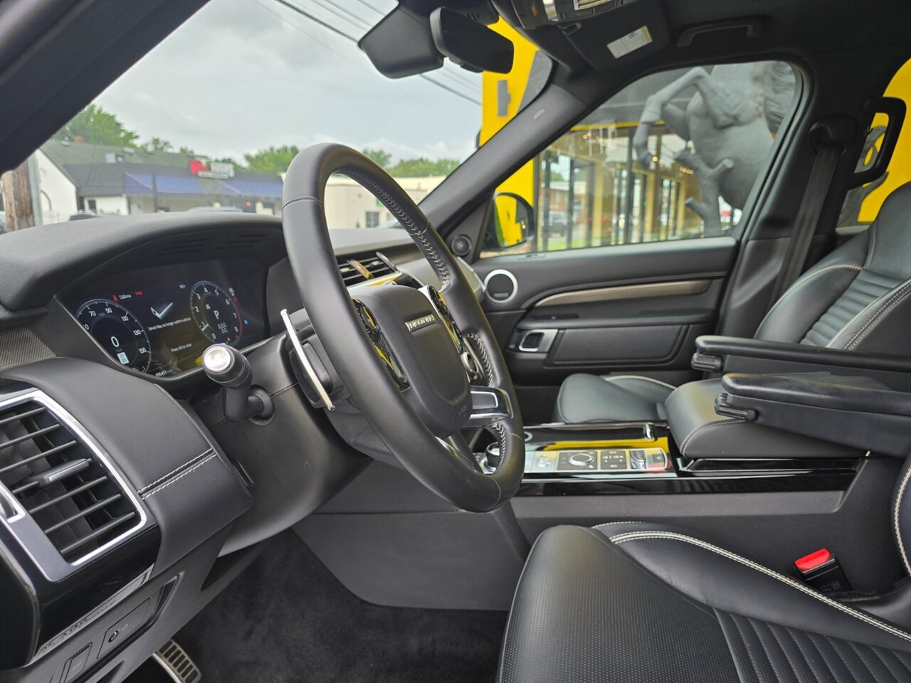Used 2019 Land Rover Discovery HSE AWD/4WD image 16