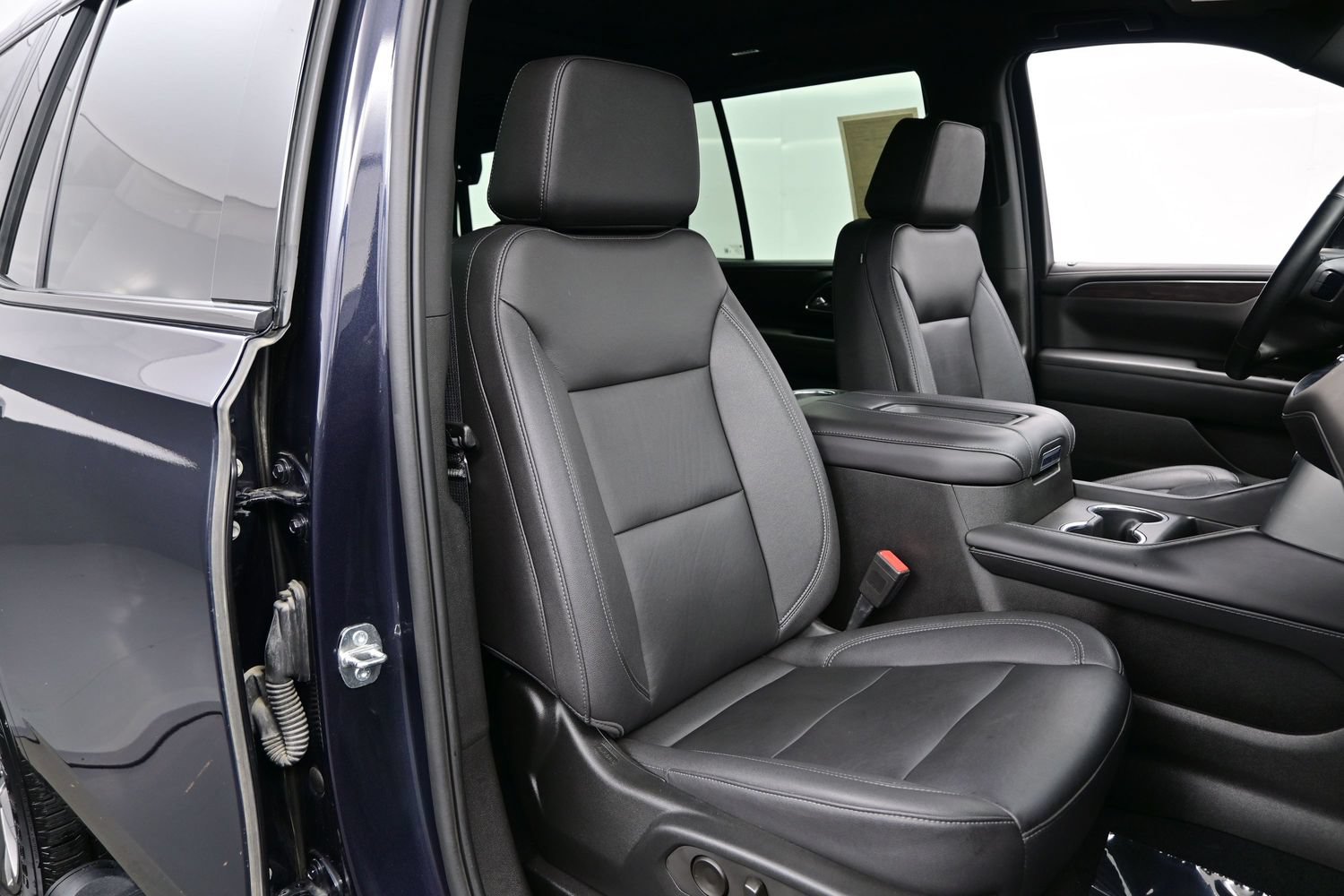 Used 2023 Chevrolet Tahoe Z71 w/ Luxury Package AWD/4WD image 14