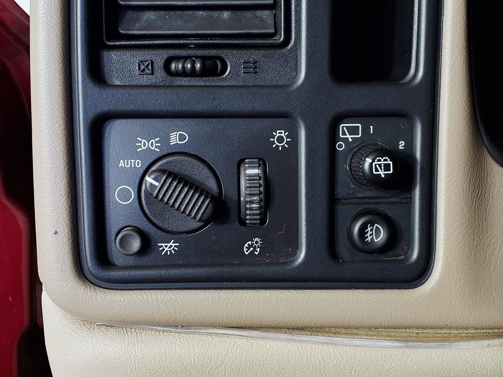 Used 2004 Chevrolet Suburban LS w/ Preferred Equipment Group image 24